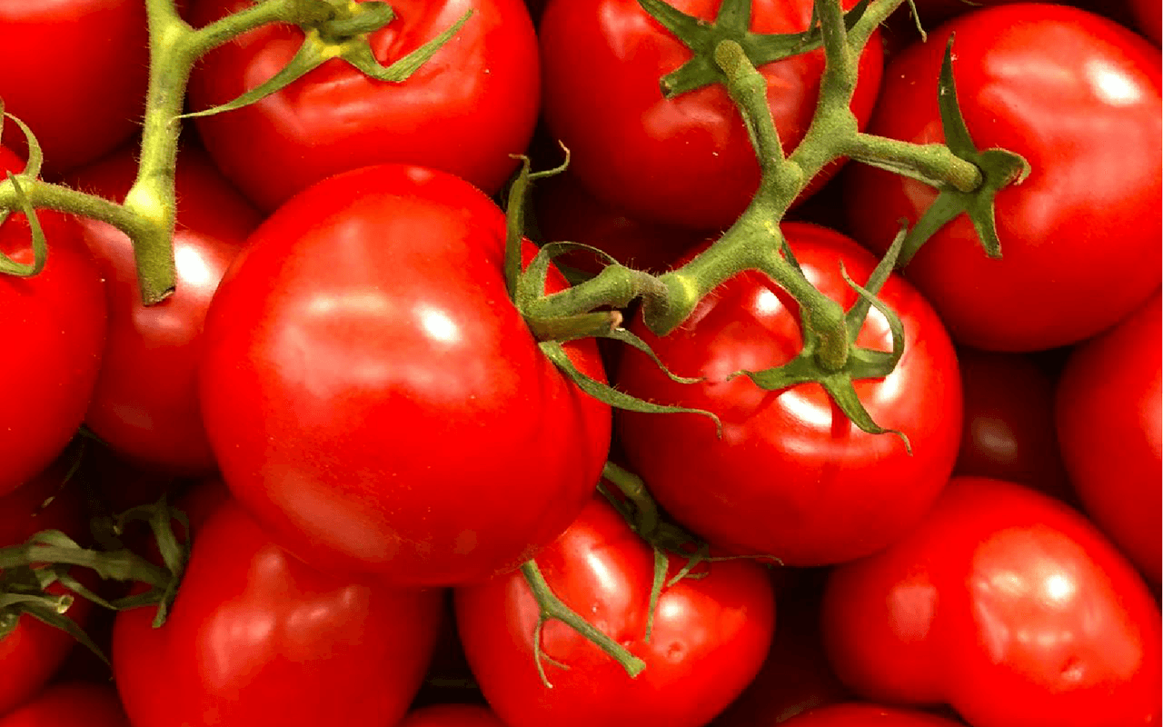 5. Tomatoes: Lycopene-Rich Hydration